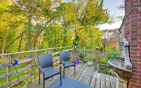 Cozy Dix Hills Apt With Deck About 7 Mi To Beach!